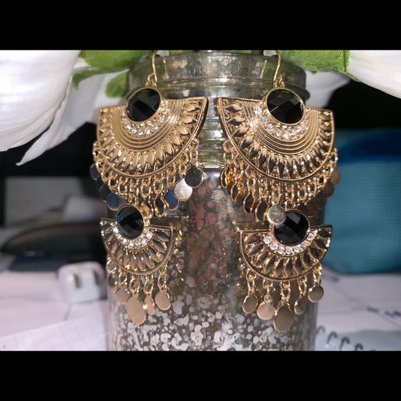 Black & gold hanging earrings - Picture 2 of 2